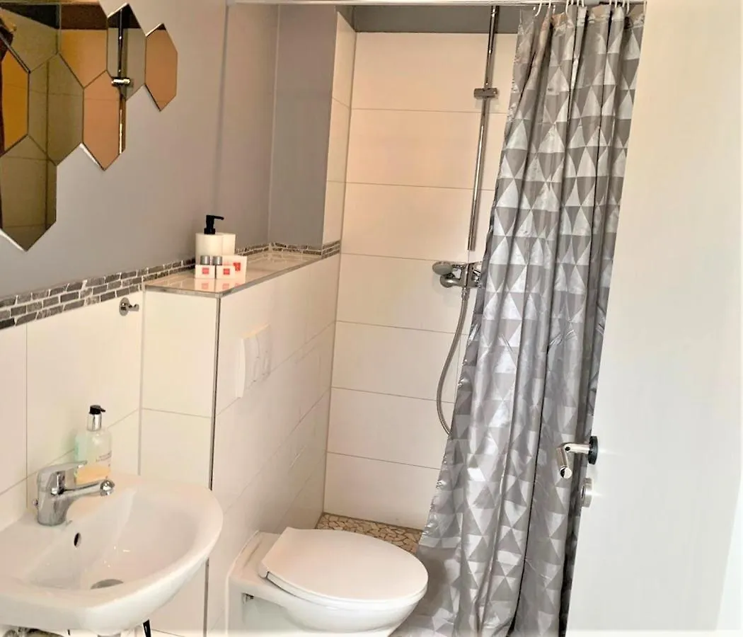 Apartment voll möbeliert mit Balkon 0*, BRE